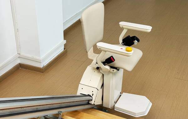 稳升直线型座椅电梯