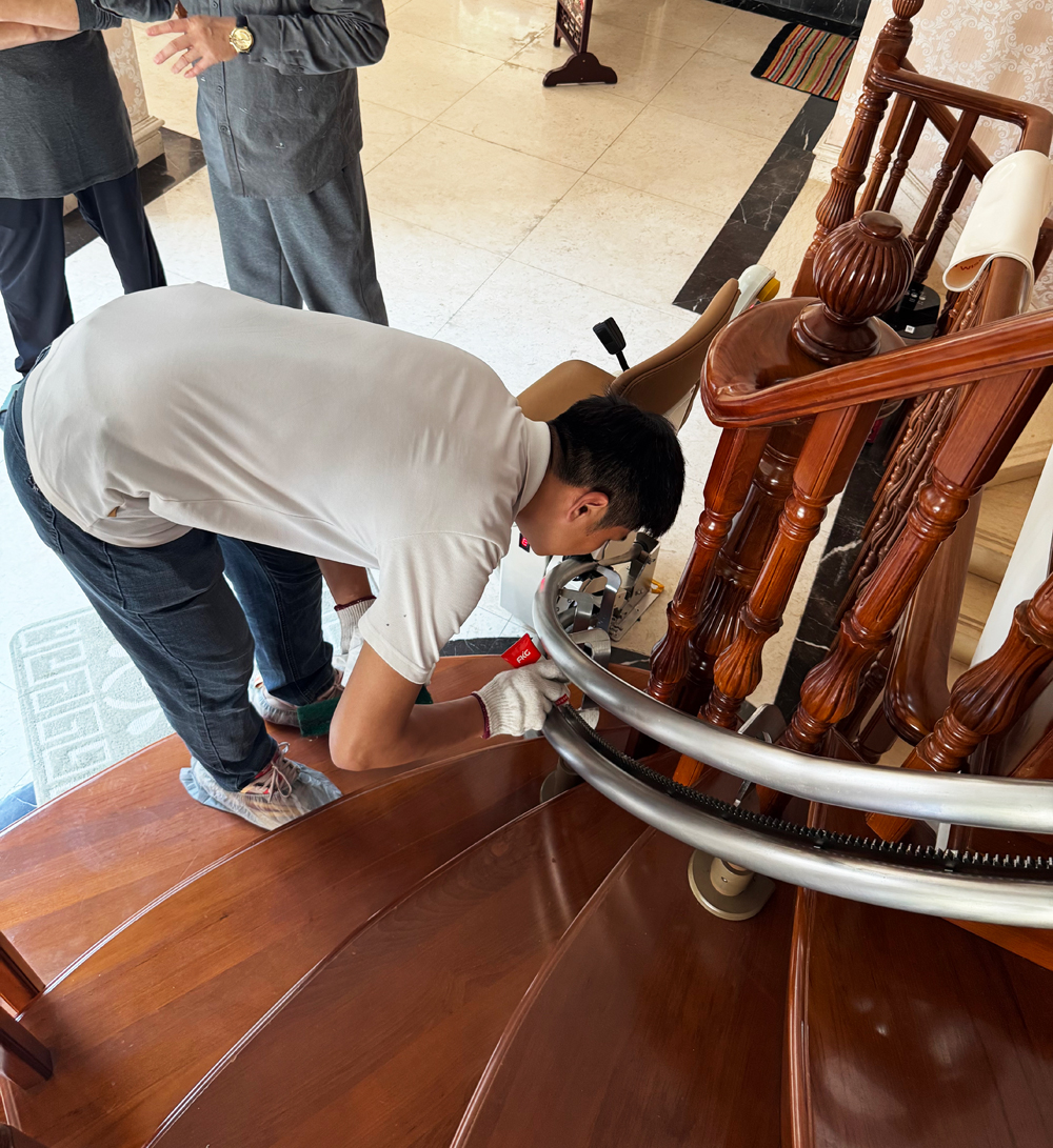 稳升双轨座椅电梯3-1.jpg 稳升双轨座椅电梯3-1.jpg