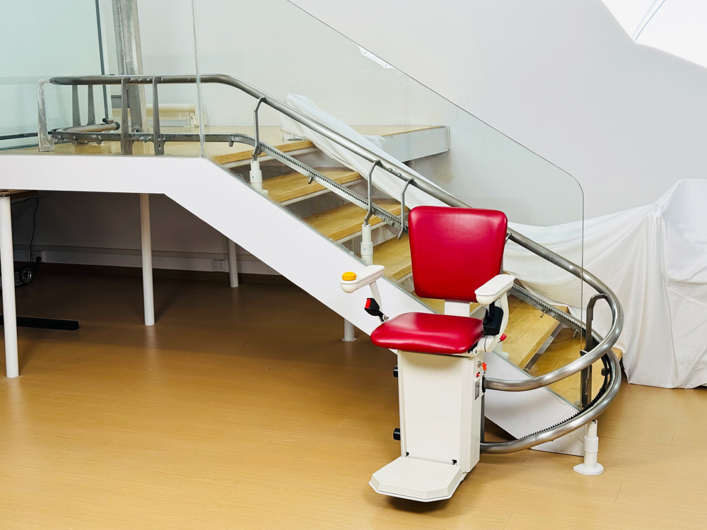 稳升双轨<a href='/product/' class='keys' title='点击查看关于座椅电梯的相关信息' target='_blank'>座椅电梯</a>2-1.jpg 稳升双轨座椅电梯2-1.jpg