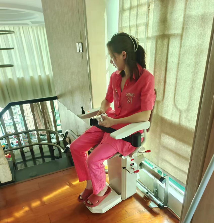 稳升双轨<a href='/product/' class='keys' title='点击查看关于座椅电梯的相关信息' target='_blank'>座椅电梯</a>3-2.jpg